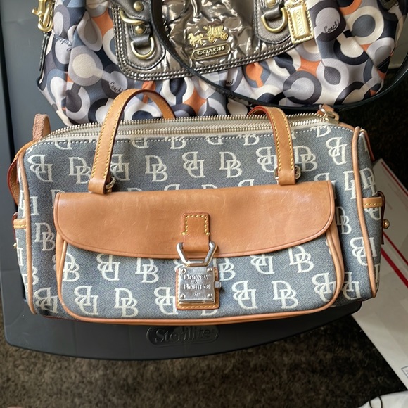 Coach and Dooney and Bourke small handbag in good condition - Picture 5 of 9